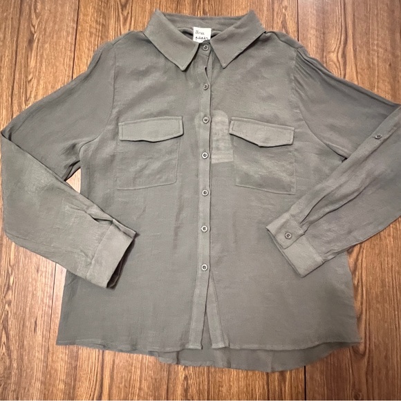 Three Paper Dolls Boutique Brand
Olive Green 
Button Down
L/S
Large
Blouse
NWT - Picture 1 of 9